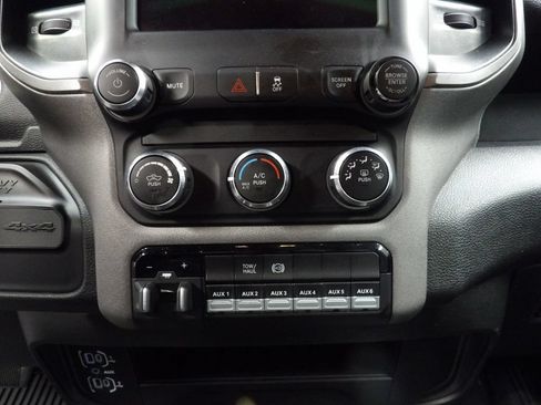 Used 2024 RAM 3500 Tradesman w/ Chrome Appearance Group AWD/4WD image 39