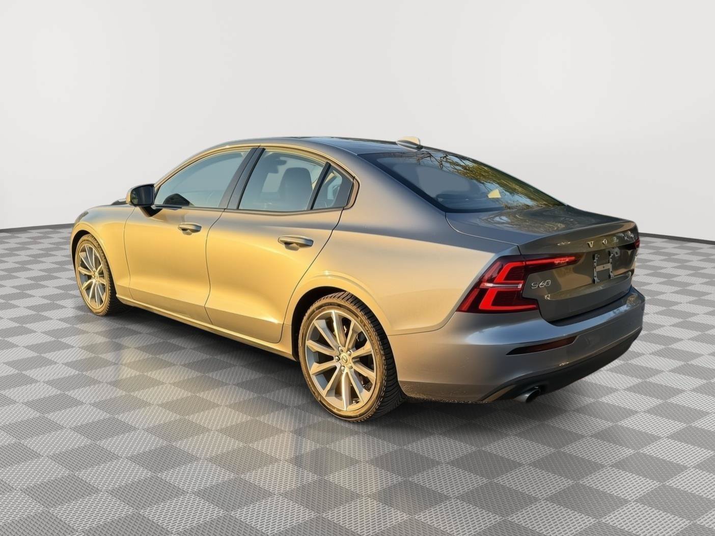 Used 2020 Volvo S60 T5 Momentum FWD image 5