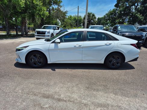 Used 2022 Hyundai Elantra SEL FWD image 3