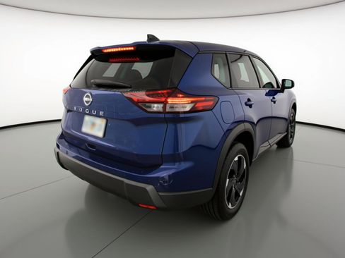 Used 2025 Nissan Rogue SV image 9