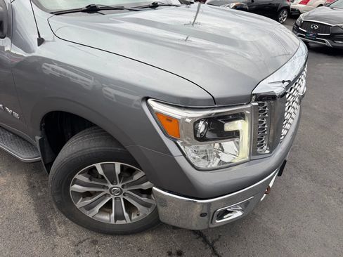 Used 2018 Nissan Titan SL image 43