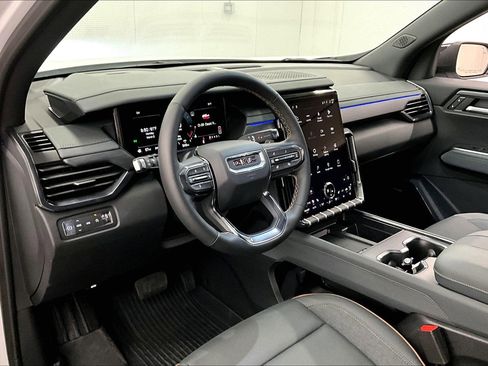 Used 2025 GMC Acadia AT4 w/ LPO, Floor Liner Package AWD/4WD image 17