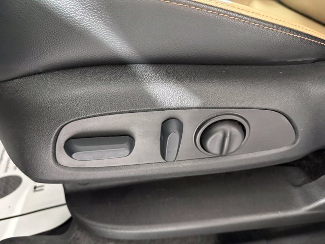 Used 2023 Chevrolet Equinox Premier FWD image 19
