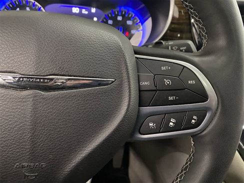 Used 2023 Chrysler Pacifica Limited image 22