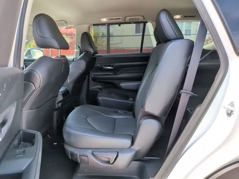 Used 2024 Toyota Grand Highlander AWD image 10
