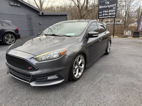 Used 2017 Ford Focus ST FWD image 14