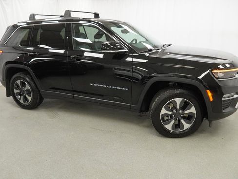 Used 2023 Jeep Grand Cherokee 4WD 4xe image 10