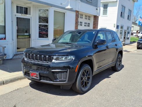 New 2026 Jeep Grand Cherokee Altitude AWD/4WD image 2