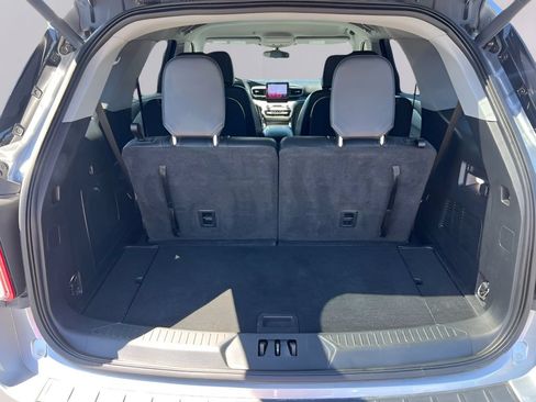 Used 2023 Ford Explorer XLT w/ Equipment Group 202A AWD/4WD image 16
