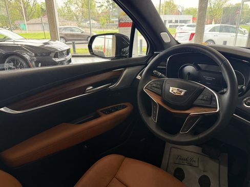 Used 2025 Cadillac XT5 Premium Luxury w/ LPO, Floor Liner Package AWD/4WD image 40