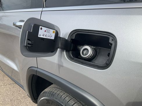 Used 2021 Jeep Grand Cherokee Laredo X image 19