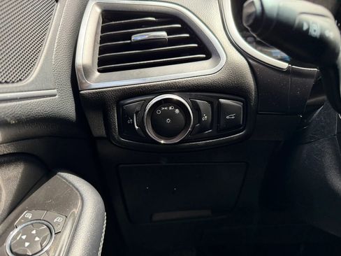 Used 2018 Ford Edge Titanium w/ Equipment Group 302A AWD/4WD image 29