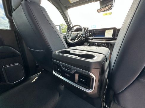Used 2024 Chevrolet Silverado 2500 High Country w/ High Country Premium Package AWD/4WD image 23
