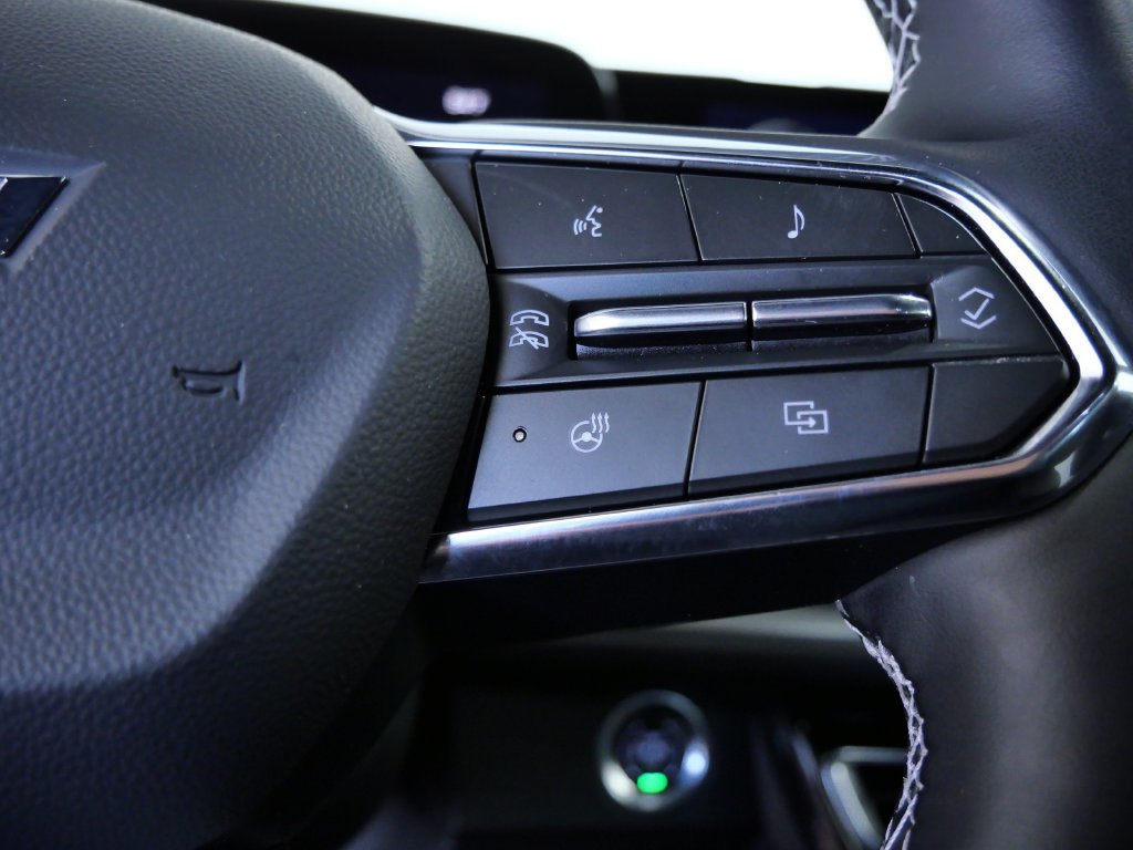 Used 2025 Chevrolet Traverse LT w/ Driver Confidence Package FWD image 24