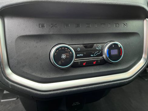 Used 2025 Ford Expedition Platinum w/ Stealth Performance Package image 11