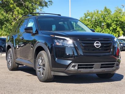 New 2025 Nissan Pathfinder SV w/ Black Appearance Package