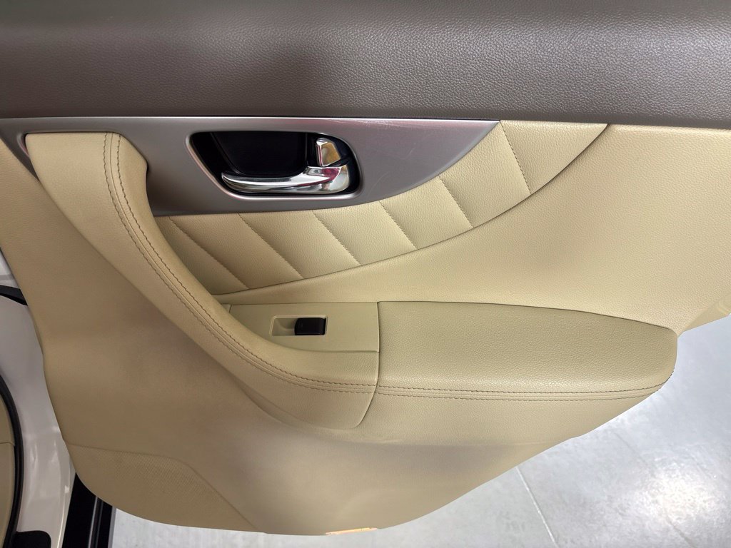 Used 2014 INFINITI QX70 2WD w/ Premium Package image 18
