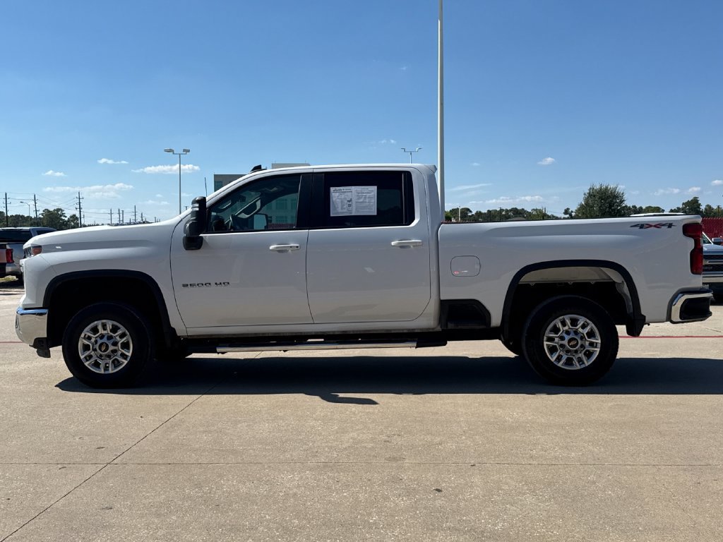Used 2025 Chevrolet Silverado 2500 LT w/ Convenience Package AWD/4WD image 3