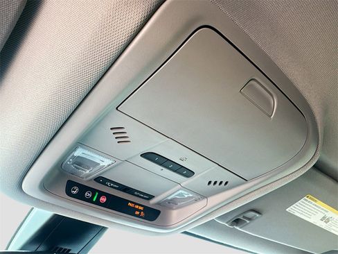 Used 2023 GMC Acadia SLT w/ Elevation Edition image 20