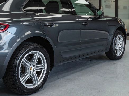 Used 2018 Porsche Macan AWD/4WD image 34