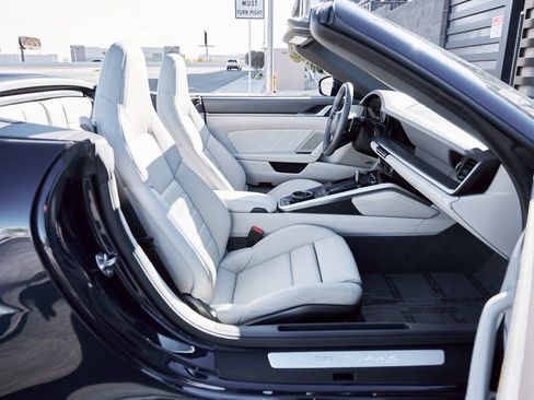 Used 2022 Porsche 911 Turbo S image 22