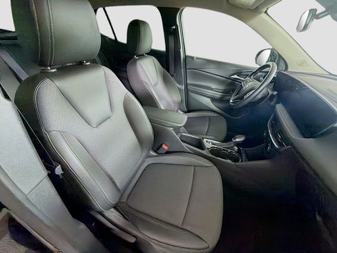 Used 2025 Buick Encore GX Preferred FWD image 30