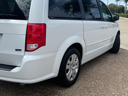 Used 2014 Dodge Grand Caravan SE w/ Quick Order Package 29E SE FWD image 4