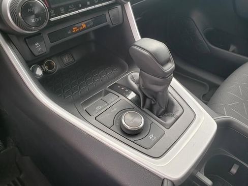 Used 2025 Toyota RAV4 XLE AWD/4WD image 24
