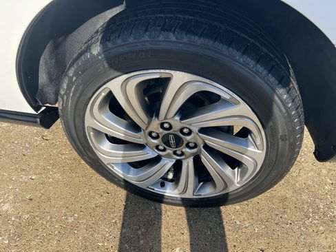 Used 2023 Lincoln Navigator Reserve AWD/4WD image 9