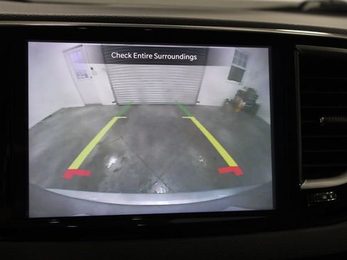 Used 2024 Chrysler Pacifica Touring-L FWD image 47