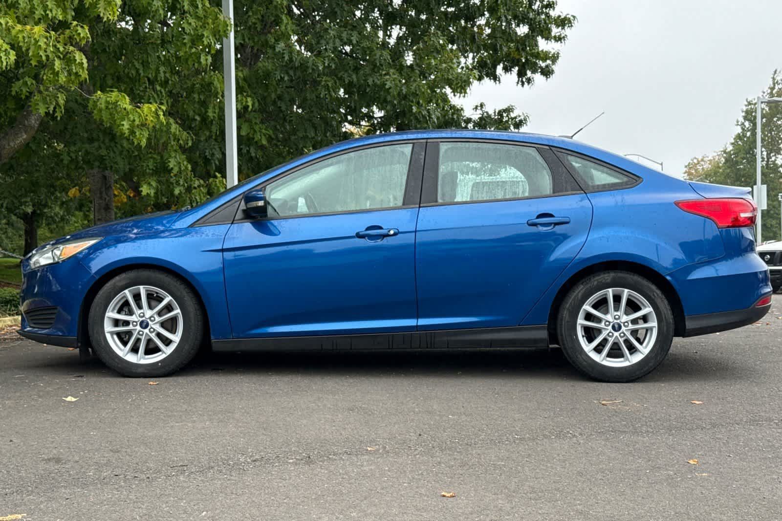 Used 2018 Ford Focus SE w/ Cold Weather Package FWD image 5