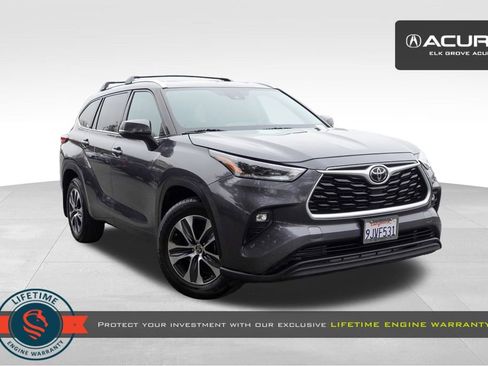 Used 2021 Toyota Highlander XLE image 1