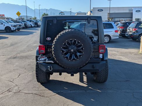 Used 2017 Jeep Wrangler Unlimited Sahara w/ Connectivity Group AWD/4WD image 7