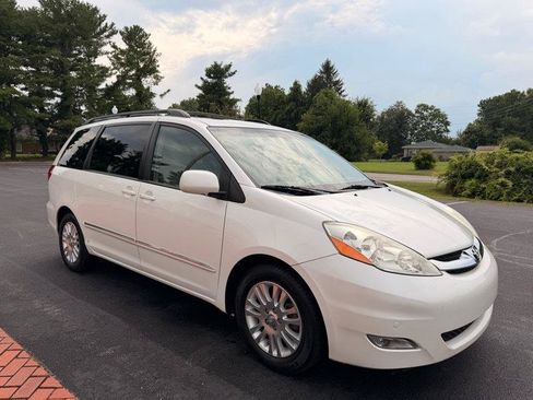 Used 2010 Toyota Sienna FWD image 4