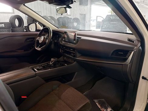 Used 2021 Nissan Rogue S AWD/4WD image 12