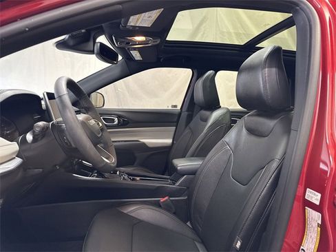 Used 2023 Jeep Compass Limited w/ Sun and Sound Group image 11