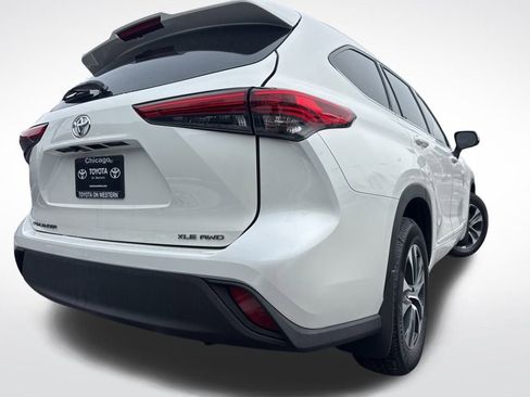 Used 2021 Toyota Highlander XLE image 23