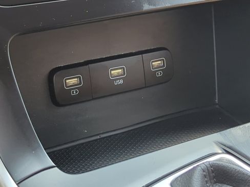 Used 2022 Kia Carnival LX FWD image 32