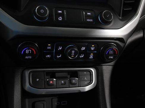 Used 2023 GMC Acadia SLE FWD image 15