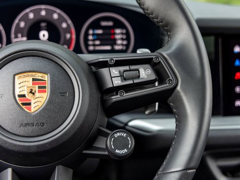 Certified 2025 Porsche Cayenne image 32