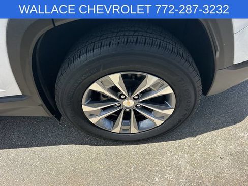 Used 2025 Chevrolet Equinox LT w/ Convenience Package II FWD image 9