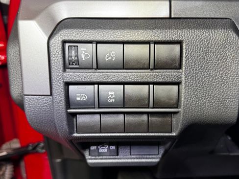 Used 2025 Toyota Tacoma SR5 AWD/4WD image 24