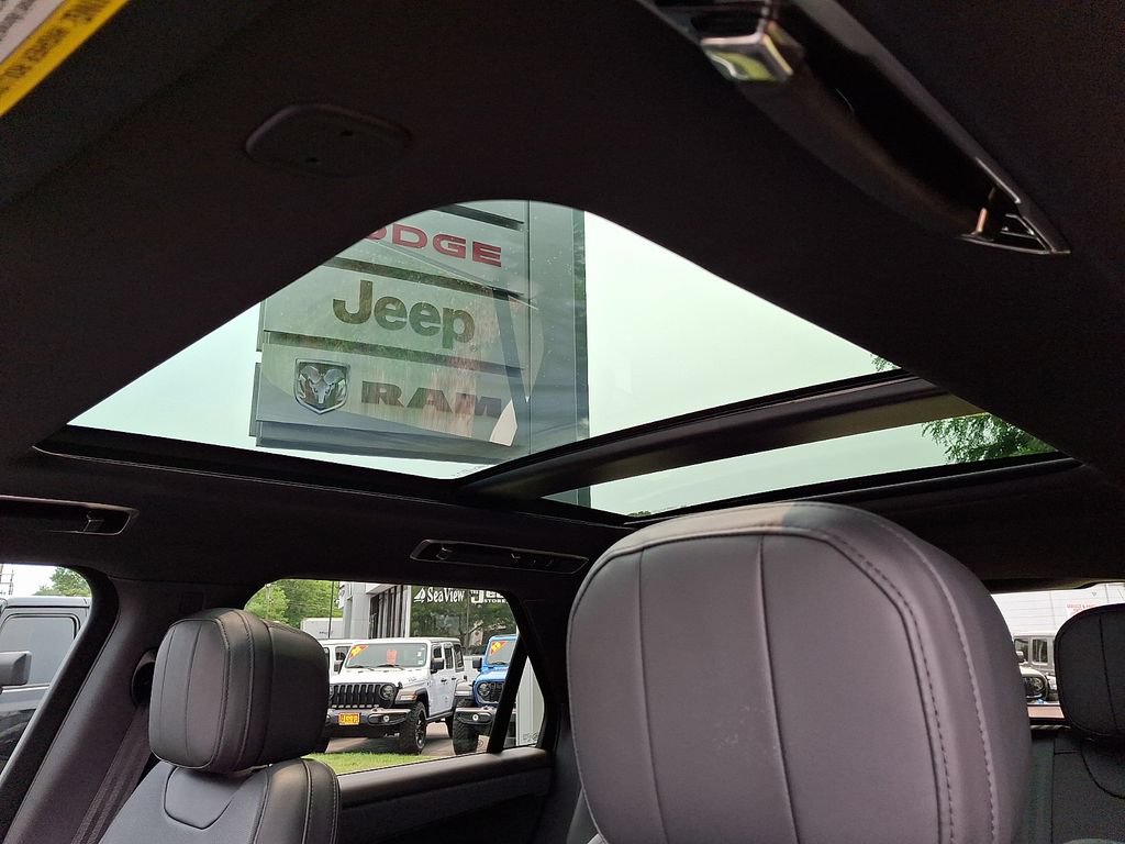 Used 2023 Land Rover Range Rover Sport SE AWD/4WD image 14