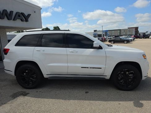 Used 2020 Jeep Grand Cherokee Summit AWD/4WD image 2