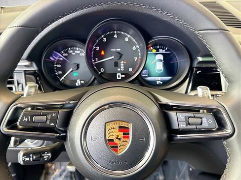 Certified 2026 Porsche Macan AWD/4WD image 14