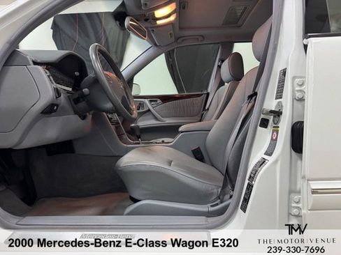 Used 2000 Mercedes-Benz E 320 4MATIC Wagon image 20