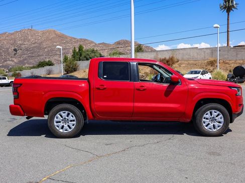 Used 2022 Nissan Frontier SV image 3