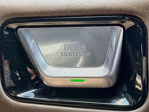 Used 2025 GMC Yukon Denali Ultimate AWD/4WD image 39