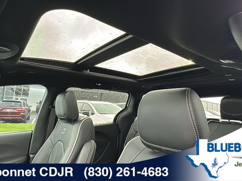 New 2026 Chrysler Pacifica Limited w/ S Appearance Package FWD image 14