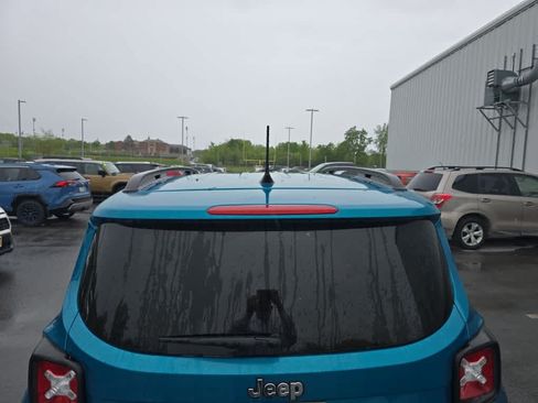 Used 2020 Jeep Renegade Latitude w/ Cold Weather Group AWD/4WD image 4
